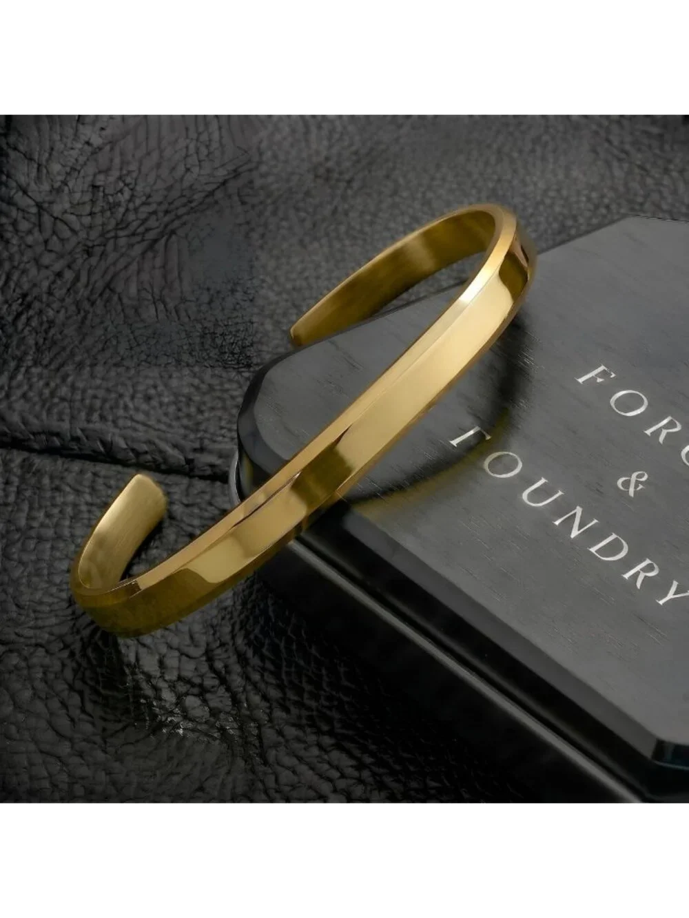 Men's Minimalist Titanium Cuff Bracelet | Versatile Unisex Waterproof Jewelry